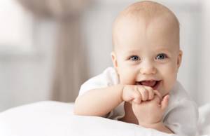 4 месяца ребенку зубы симптомы и лечение