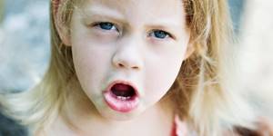 тик вокальный у ребенка симптомы и лечение