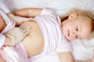 встал желудок у ребенка симптомы причины лечение