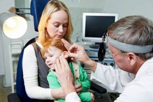 пробки в ушах у ребенка симптомы лечение