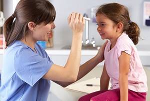 красные глаза у ребенка причины симптомы заболеваний и методы лечения