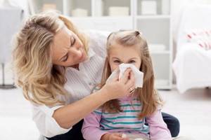 зеленые слизистые выделения из носа у ребенка симптомы и лечение